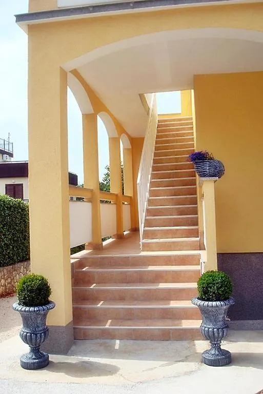 Gostinjska kuća Apartments And Rooms With Parking Space Malinska, Krk - 18193