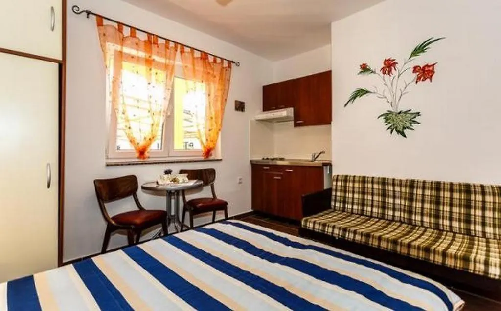 Apartments And Rooms With Parking Space Malinska, Krk - 18193