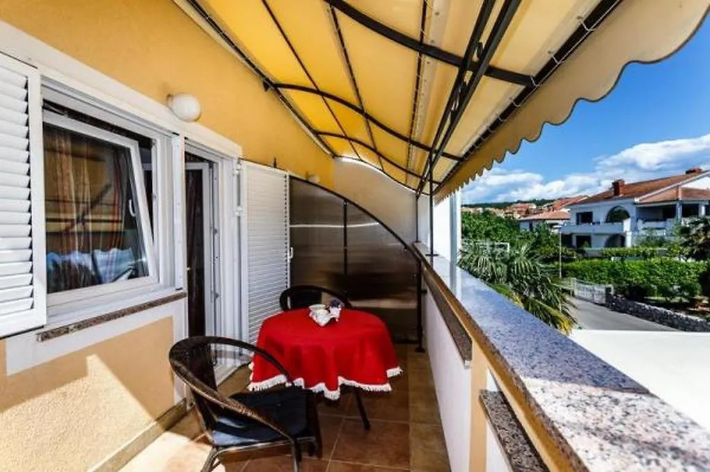 Apartments And Rooms With Parking Space Malinska, Krk - 18193 מאלינסקה