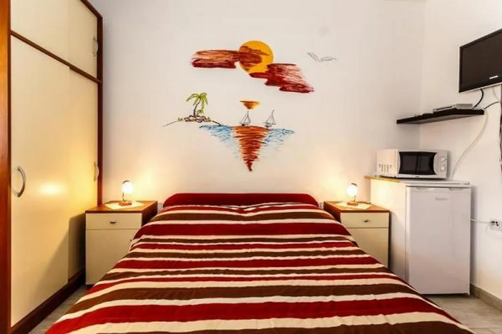 Gostinjska kuća Apartments And Rooms With Parking Space Malinska, Krk - 18193