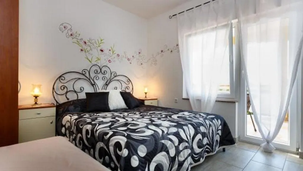 Gostinjska kuća Apartments And Rooms With Parking Space Malinska, Krk - 18193