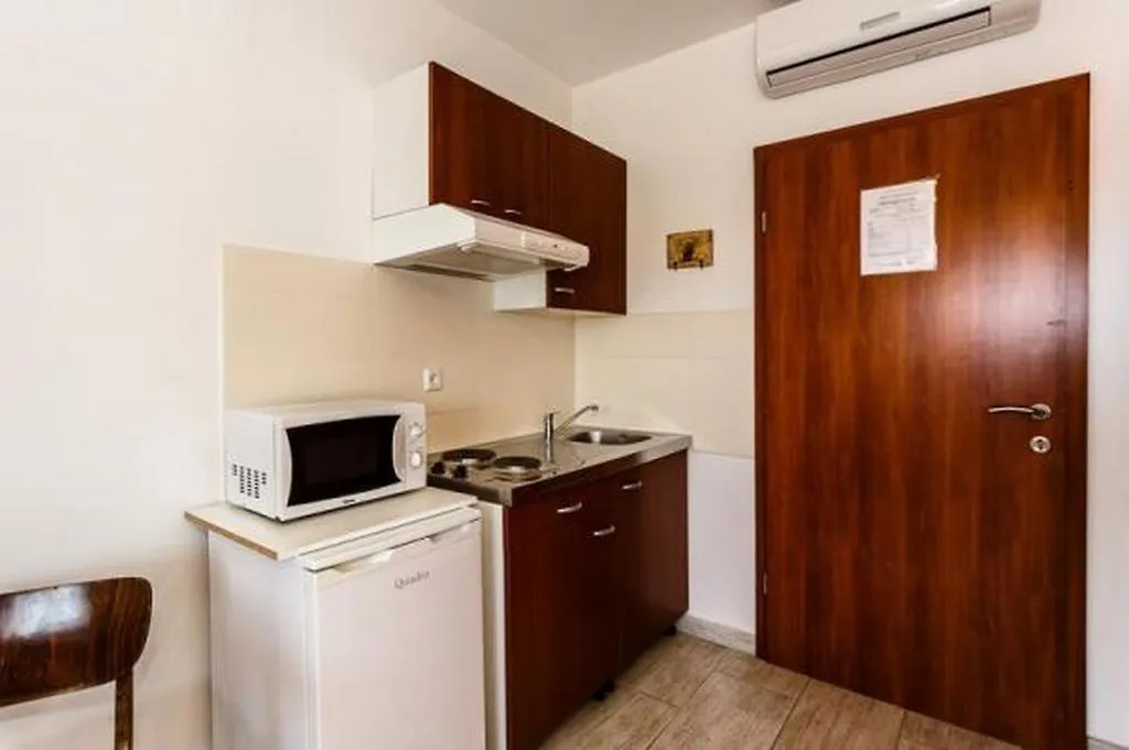 Gostinjska kuća Apartments And Rooms With Parking Space Malinska, Krk - 18193