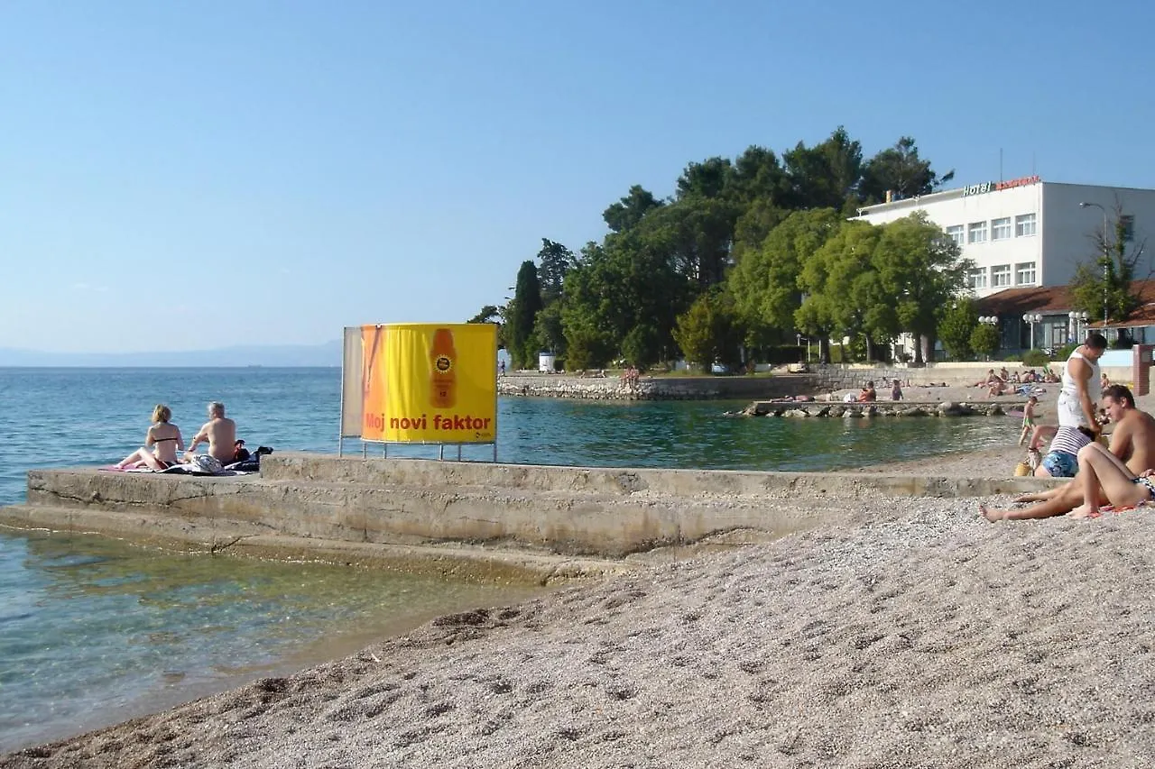 *** בית הארחה Apartments And Rooms With Parking Space Malinska, Krk - 18193 קרואטיה