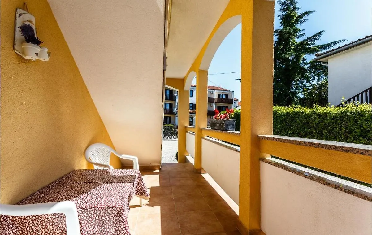 *** בית הארחה Apartments And Rooms With Parking Space Malinska, Krk - 18193 קרואטיה