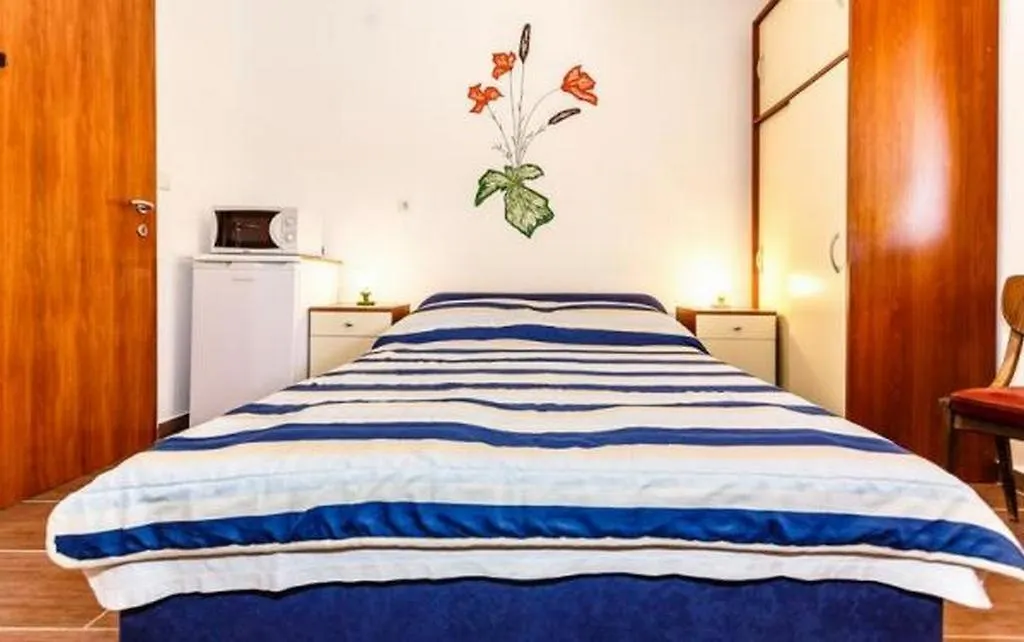 Apartments And Rooms With Parking Space Malinska, Krk - 18193 Croatia