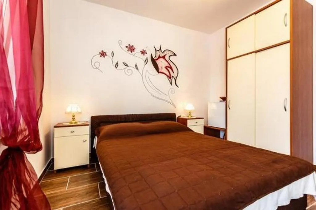 Apartments And Rooms With Parking Space Malinska, Krk - 18193 Gostinjska kuća Malinska