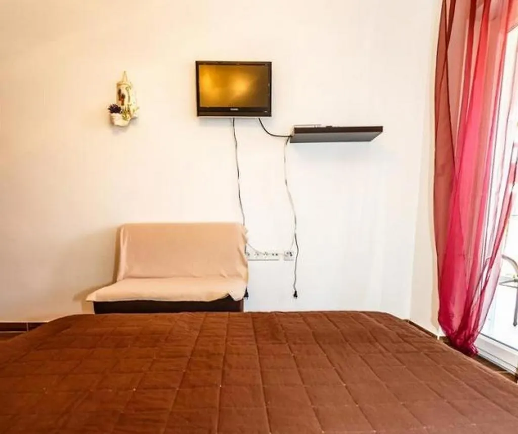 Apartments And Rooms With Parking Space Malinska, Krk - 18193 Gostinjska kuća Malinska