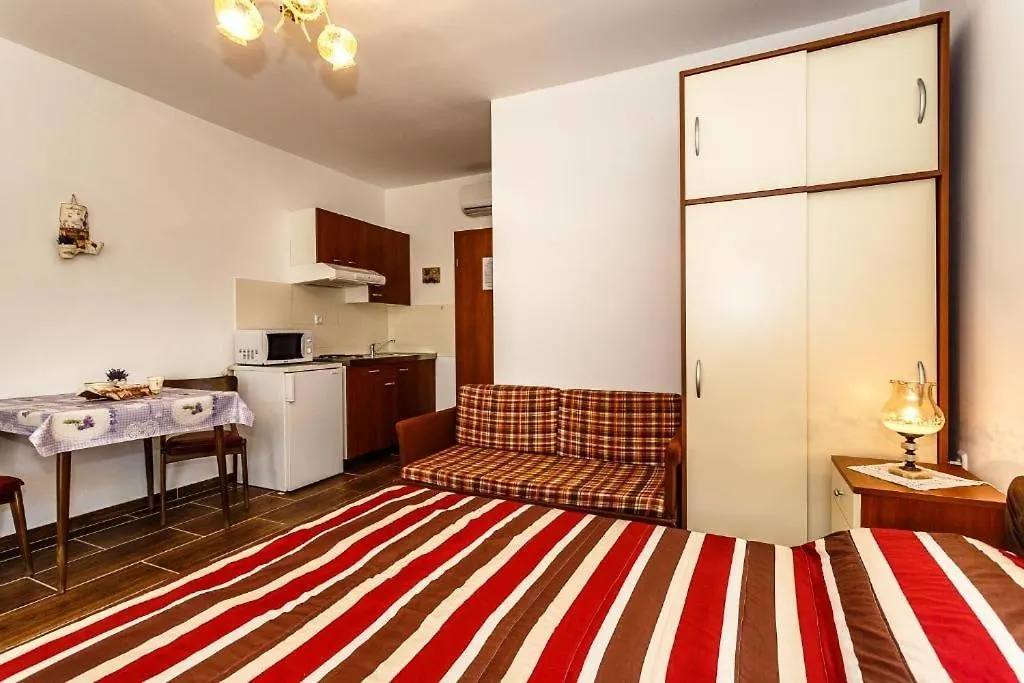 Guest house Apartments And Rooms With Parking Space Malinska, Krk - 18193